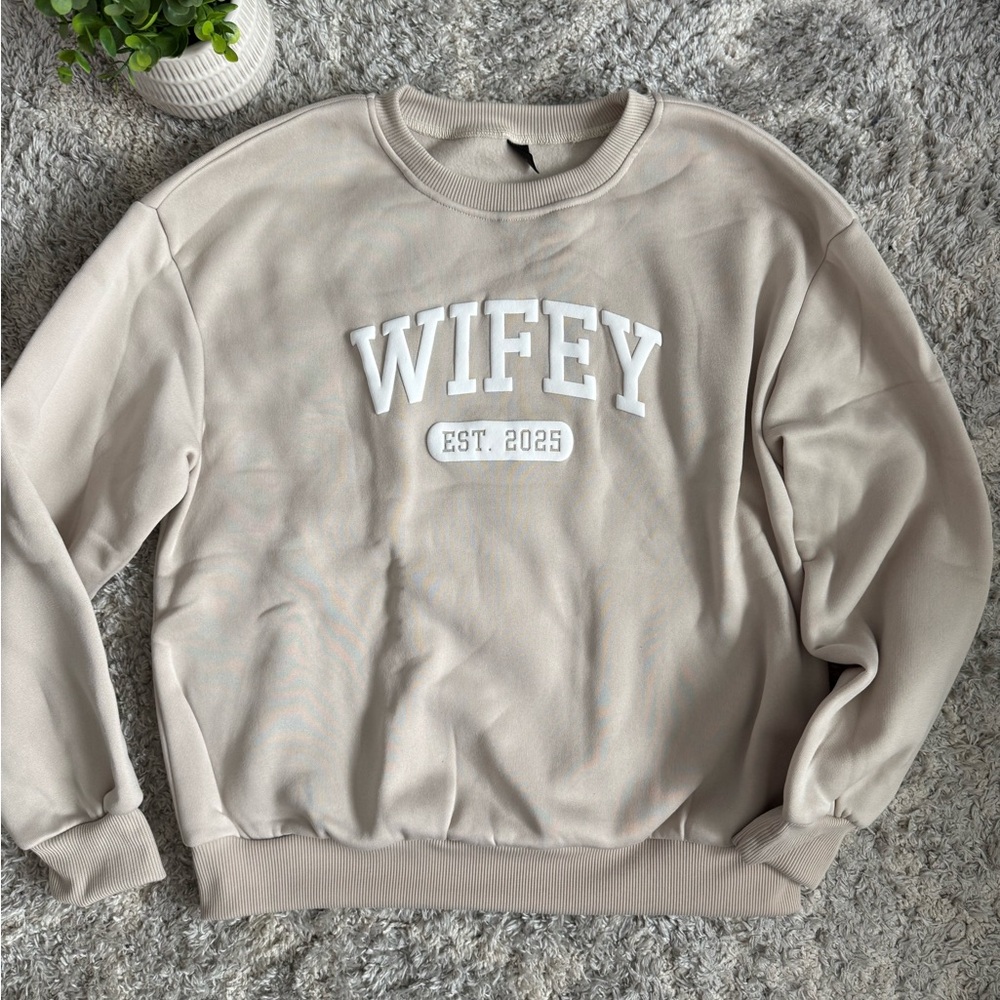 🆕 'Wifey' Crewneck Sweatshirt